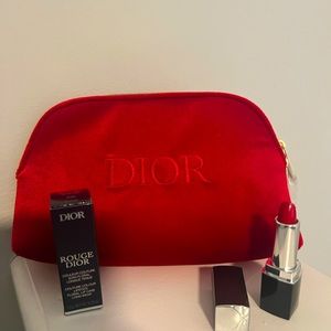 Dior Red & Gold Velvet
Cosmetic Bag w/mini Rouge Dior 999 satin lipstick